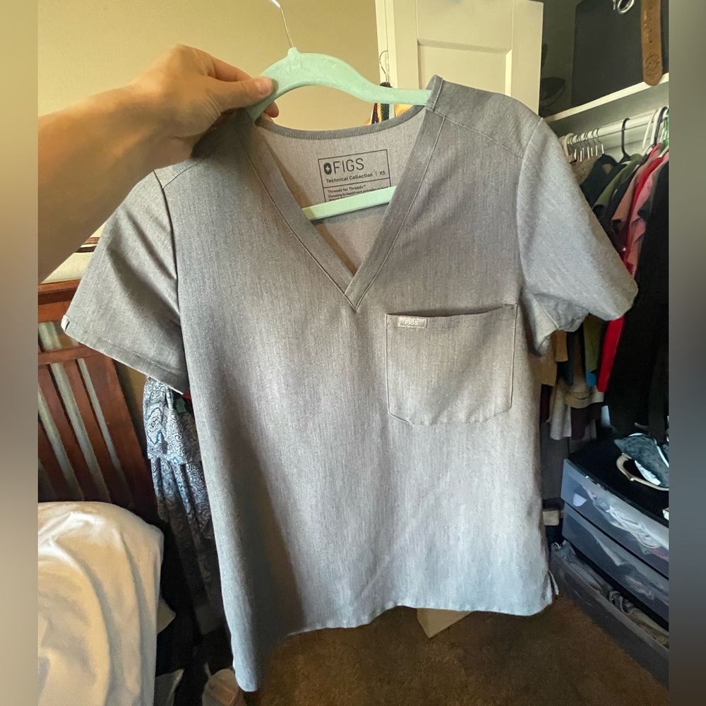 Figs scrub top